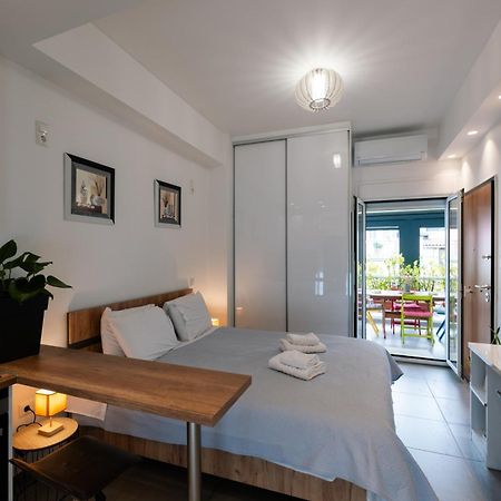 Modern Studio Apartment A Athena Bagian luar foto